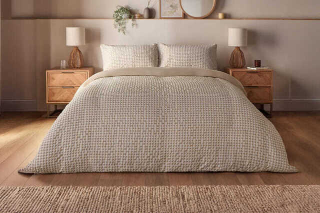 Silentnight Supersoft Gingham Seersucker Duvet Set � Natural, Single