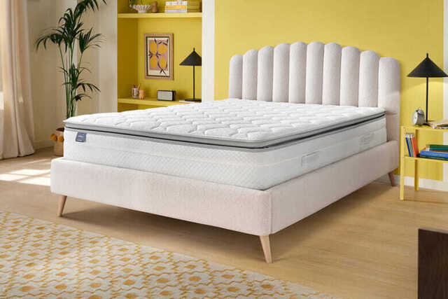 Silentnight Memory 2000 Pocket Pillowtop Mattress, Small Double