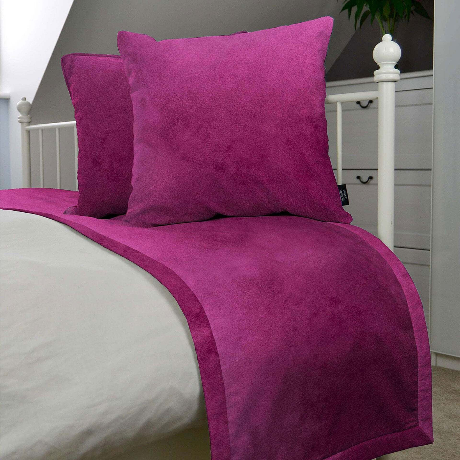 Matt Fuchsia Pink Velvet Bedding Set, Runner (50x240cm) + 2x Cushion Covers