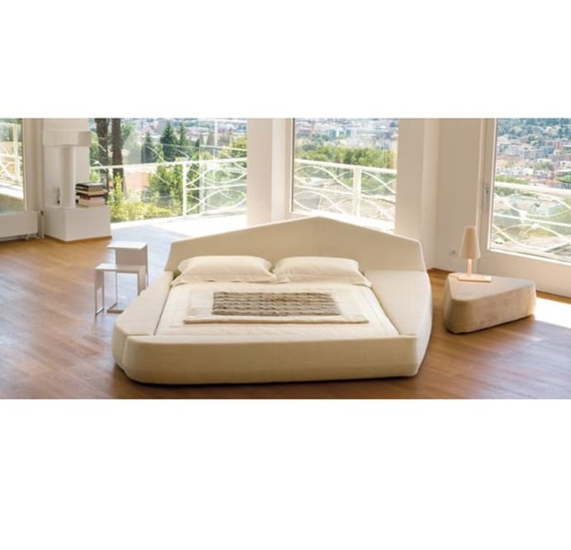 Giuseppe Vigano Style Point Bed - image 1