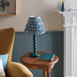 Higgledy Gloss Marlin Blue Paint Table Lamp with Marlin Blue Fabric Ripple Shade 25cm E14 - thumbnail 3