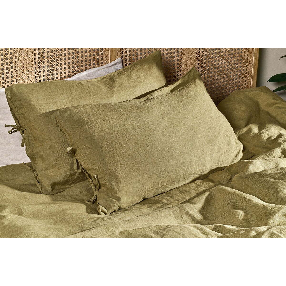 Nkuku Adya Linen Housewife Pillowcase Pair - Textiles - Olive - Standard