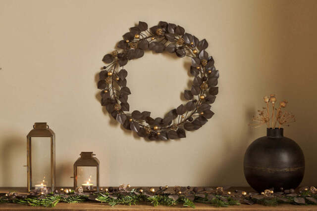 nkuku Ishana Wreath - Christmas Decorations - One Size - Antique Brass