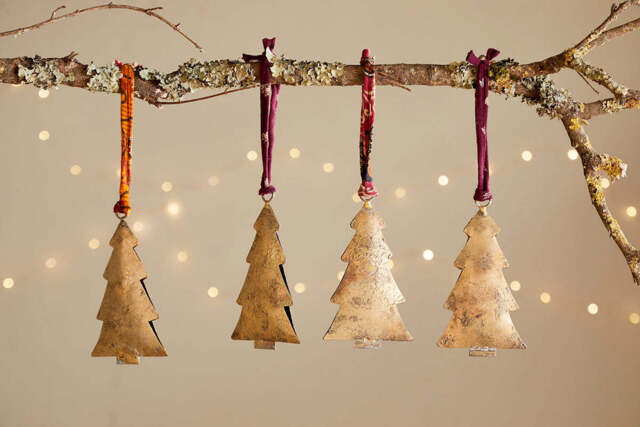 nkuku Mishti Tree Baubles Set Of 4 - Christmas Decorations - Antique Brass - Large ()
