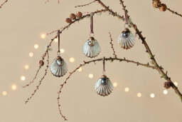nkuku Sohni Shell Baubles Set Of 4 - Christmas Decorations - Gold/Cream