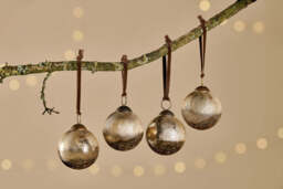 nkuku Konara Baubles Set Of 4 - Christmas Decorations - Gold Crackle