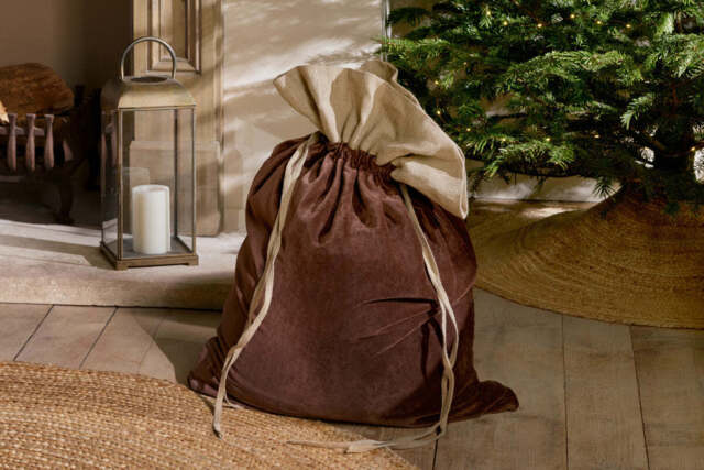 nkuku Karru Cotton Velvet Sack - Christmas Decorations - One Size - Rich Mocha