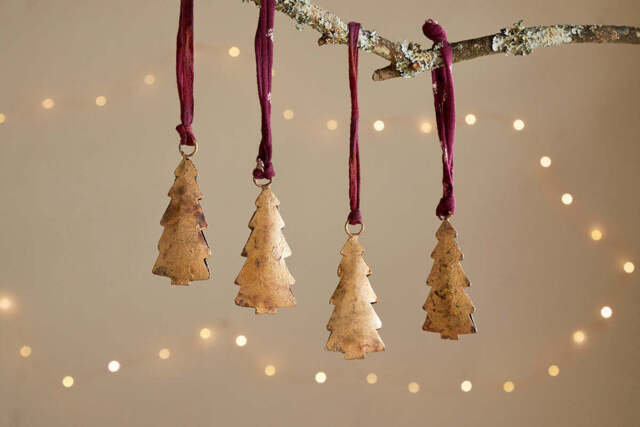 nkuku Mishti Tree Baubles Set Of 4 - Christmas Decorations - Antique Brass - Small ()