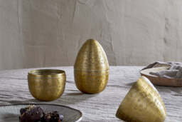 nkuku Mutti Hammered Opening Egg - Decorative Accessories - One Size - Antique Brass