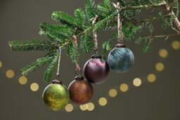 nkuku Oko Baubles Set Of 4 - Christmas Decorations - Mixed Colours - Large 7.5 x 7 cm (Diameter)