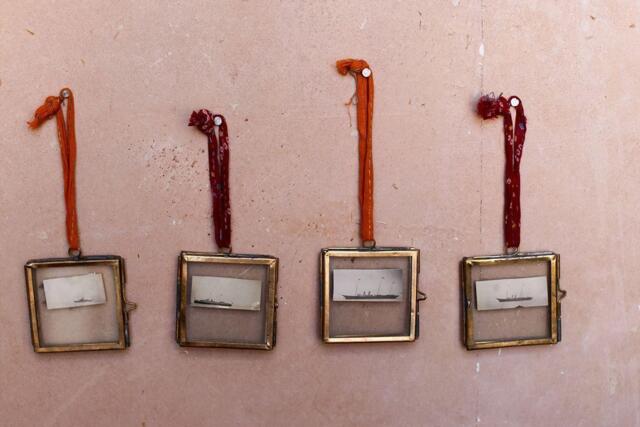 nkuku Tiny Kiko Frame Set Of 4 - Decorative Accessories - Antique Brass