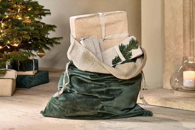 nkuku Karru Cotton Velvet Sack - Christmas Decorations - One Size - Forest Green