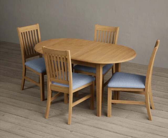 Extending Warwick Solid Oak Dining Table with 4 Oak Warwick Chairs