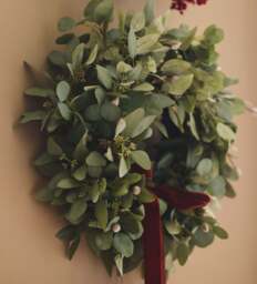 OKA, Faux Eucalyptus Wreath - Pale Green, Wreath - thumbnail 2