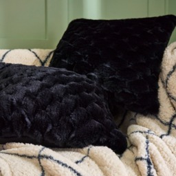 OHS Jumbo Waffle Fur Cushion Cover, Black - 45 x 45cm - thumbnail 2