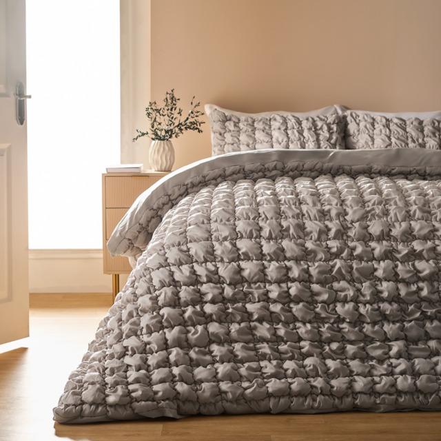 OHS Quilted Seersucker Duvet Cover Set, Natural - Single - image 1