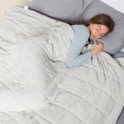 OHS Teddy Fleece Weighted Blanket, Silver Grey - 10kg - thumbnail 3