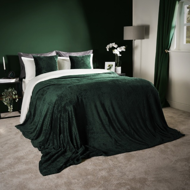 OHS Waffle Fleece Throw, Forest Green - 150 x 200cm - image 1