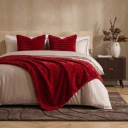 OHS Faux Fur Thick Ribbed Throw, Red - 125 x 150cm - thumbnail 1