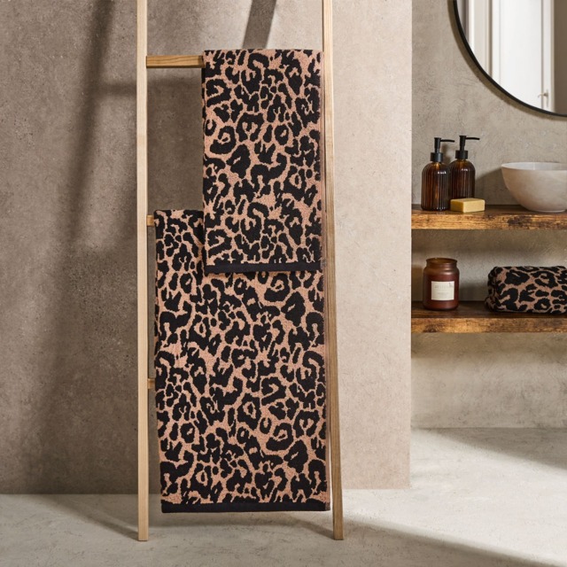 OHS 100% Cotton Jacquard Leopard Bath Towel - Natural - image 1