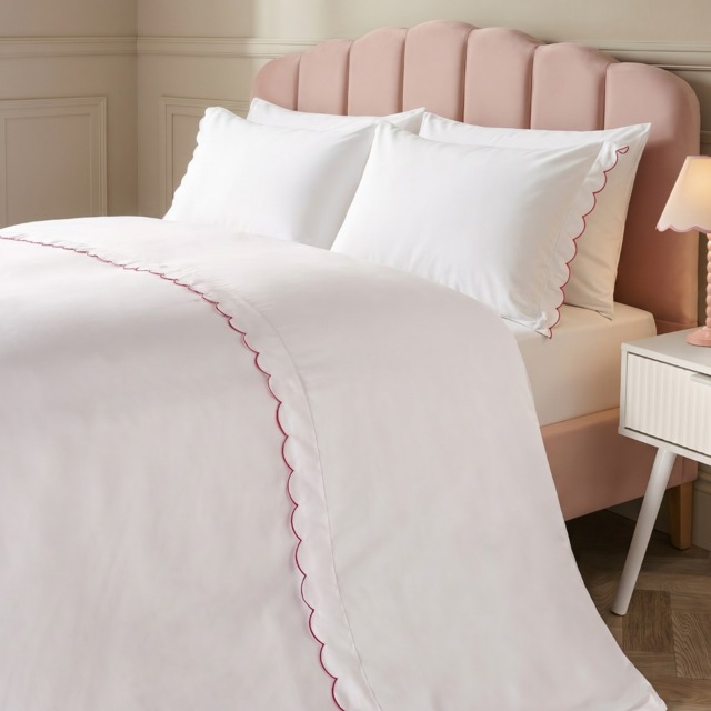 OHS Scallop Edge Contrast Duvet Cover Set, White/Hot Pink - Single - image 1