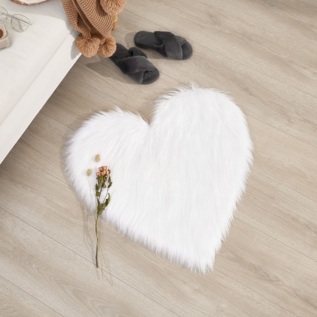OHS Faux Sheepskin Heart Rug - White