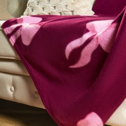 OHS Bow Print Fleece Throw, Burgundy/Pink - 120 x 150cm - thumbnail 2
