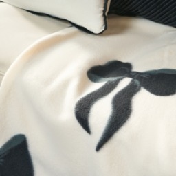 OHS Bow Print Fleece Throw, Monochrome - 120 x 150cm - thumbnail 2