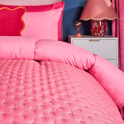 OHS Scallop Edge Quilted Throw - Pink/Red - thumbnail 2