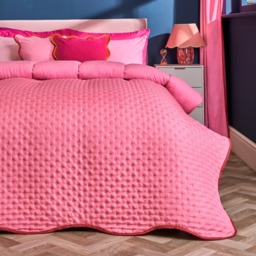 OHS Scallop Edge Quilted Throw - Pink/Red