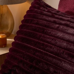 OHS Ribbed Faux Fur Duvet Cover Set, Burgundy - Superking - thumbnail 3