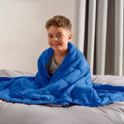 OHS Kids Supersoft Reversible Weighted Blanket, Blue/Grey - 3kg - thumbnail 3