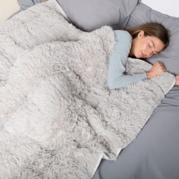 OHS Fluffy Weighted Blanket, Silver - 8kg - thumbnail 3
