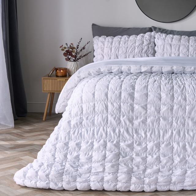 OHS Quilted Seersucker Duvet Cover Set, White - Double - image 1