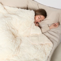 OHS Fluffy Faux Fur Weighted Blanket, Cream - 8kg - thumbnail 3