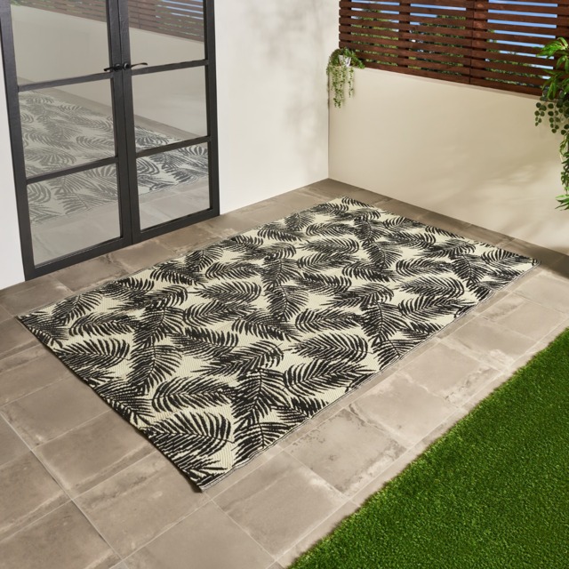 OHS Outdoor Leaf Print Rug, 160cm x 230cm - Monochrome - image 1