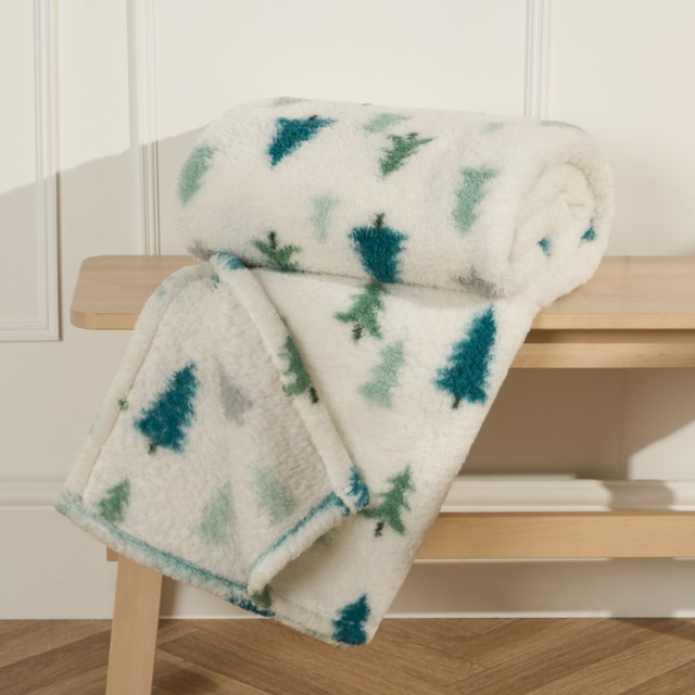 OHS Christmas Tree Print Teddy Throw - Cream - image 1