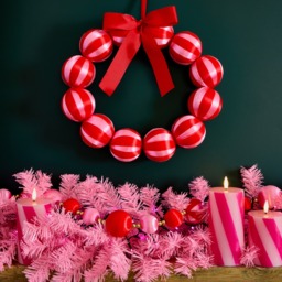 OHS Bauble Wreath - Red/Pink - thumbnail 2