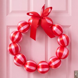 OHS Bauble Wreath - Red/Pink - thumbnail 1