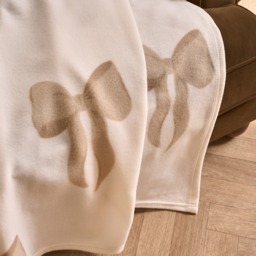 OHS Bow Print Fleece Throw, Cream/Natural - 200 x 240cm - thumbnail 2