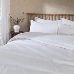 OHS Plain Duvet Super King Cover with Pillowcases - White - thumbnail 2
