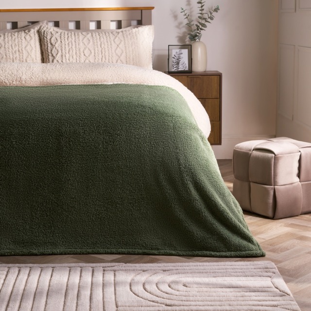 OHS Teddy Fleece Throw, Evergreen - 200 x 240cm - image 1
