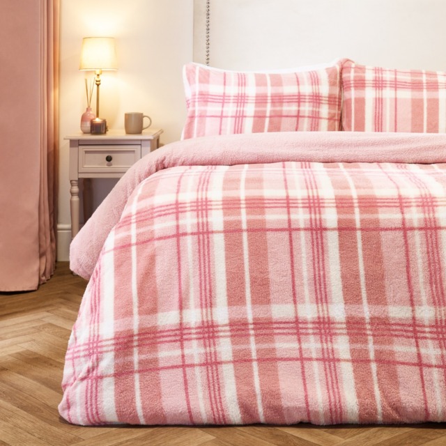 OHS Tartan Check Teddy Duvet Cover Set, Blush- King - image 1