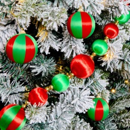 OHS 8 Pack Striped Baubles & Garland Set - Red/Green - thumbnail 3