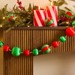OHS 8 Pack Striped Baubles & Garland Set - Red/Green - thumbnail 1