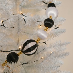 OHS 8 Pack Striped Baubles & Garland Set - Monochrome - thumbnail 5