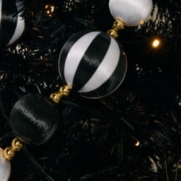 OHS 8 Pack Striped Baubles & Garland Set - Monochrome - thumbnail 2