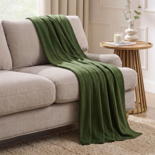 OHS Plain Fleece Throw, Woodland Green - 150 x 200cm - image 1