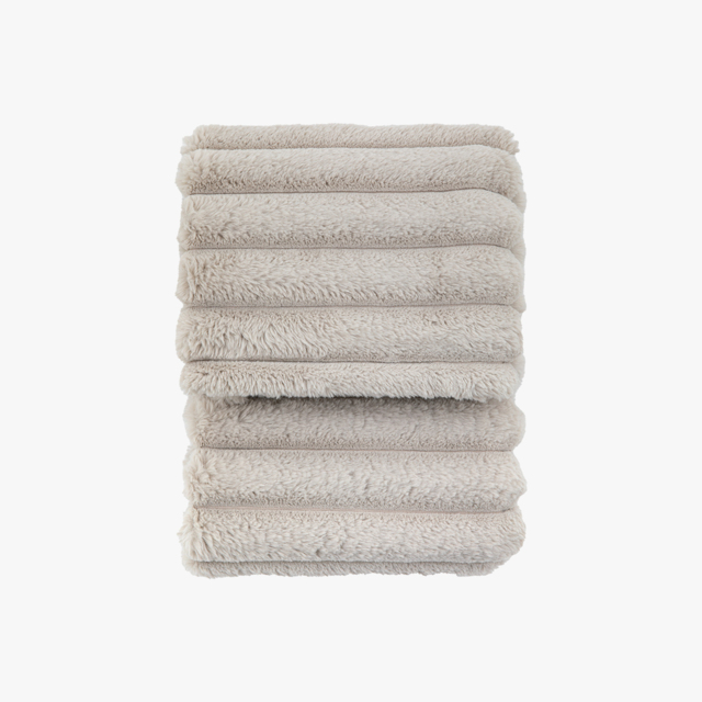Wrap-up Fur Throw in Natural