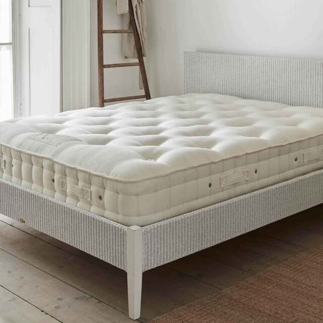 Cortelferry Pocket Sprung Wool and Cotton Mattress - UK Double - Piglet in Bed